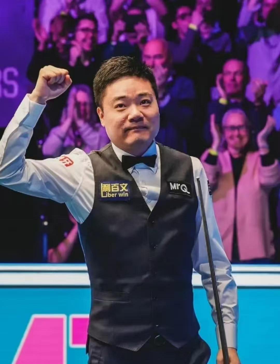  关东雪豹队鏖战关东暴熊队，排球淘汰赛惊险晋级，核心复出即建功。冲刺阶段不容有失