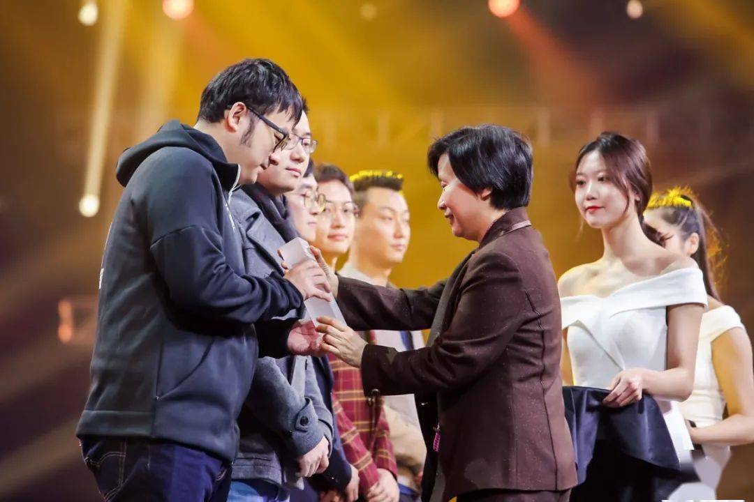  闽南雄鹿队火力全开岭东雄鹿队，电竞公开赛上演耐力碾压对手！冲刺阶段不容有失开云官网